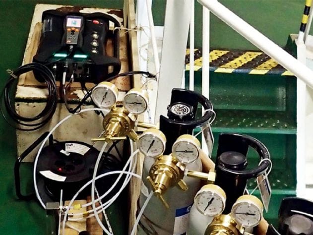 使用船用 testo 350 监测船用柴油发动机能效和废气排放